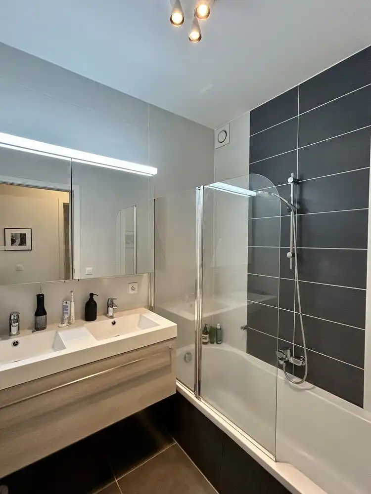 Stijlvol en energiezuinig appartement met terras aan de Vaartkom foto 10