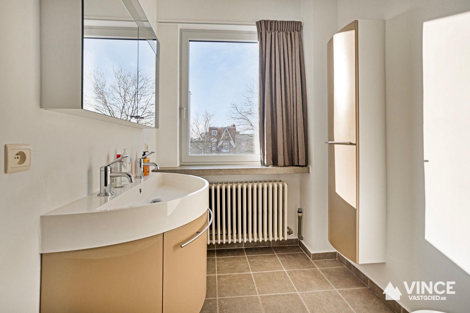 Prachtig huis met indrukwekkende elementen, ruime indeling en leuke tuin foto 28