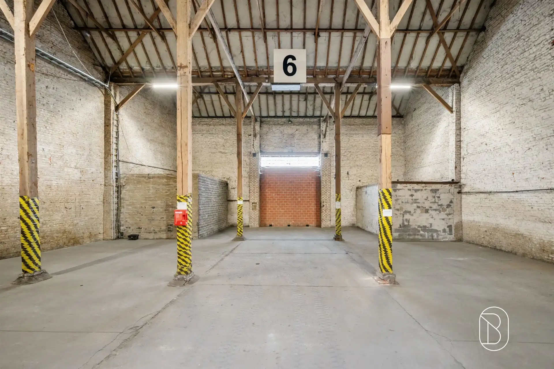 Loodsencomplex met parking, op een centrale ligging  foto 12