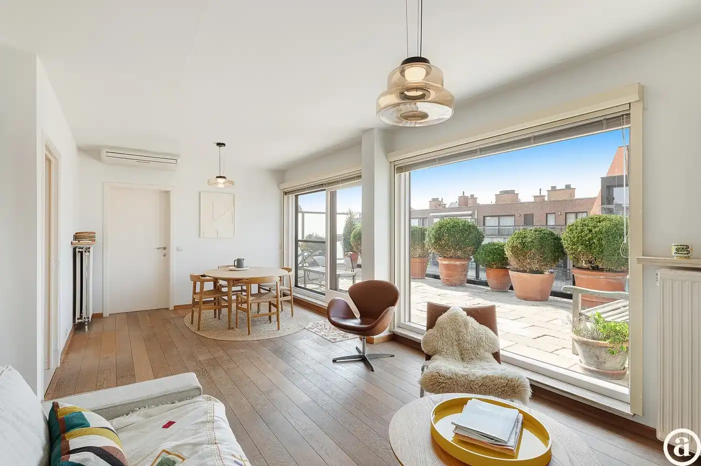 Penthouse appartement met grote zonneterrassen nabij strand. foto 2