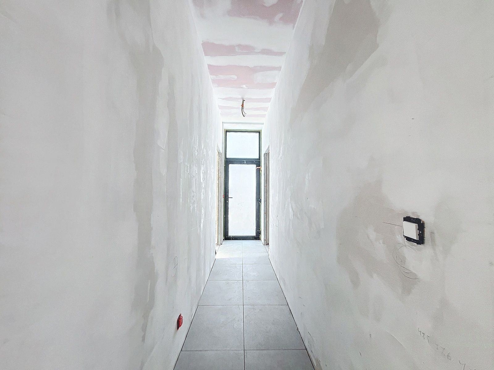 Gelijkvloers appartement met 2 slpks en terras nabij centrum foto 11