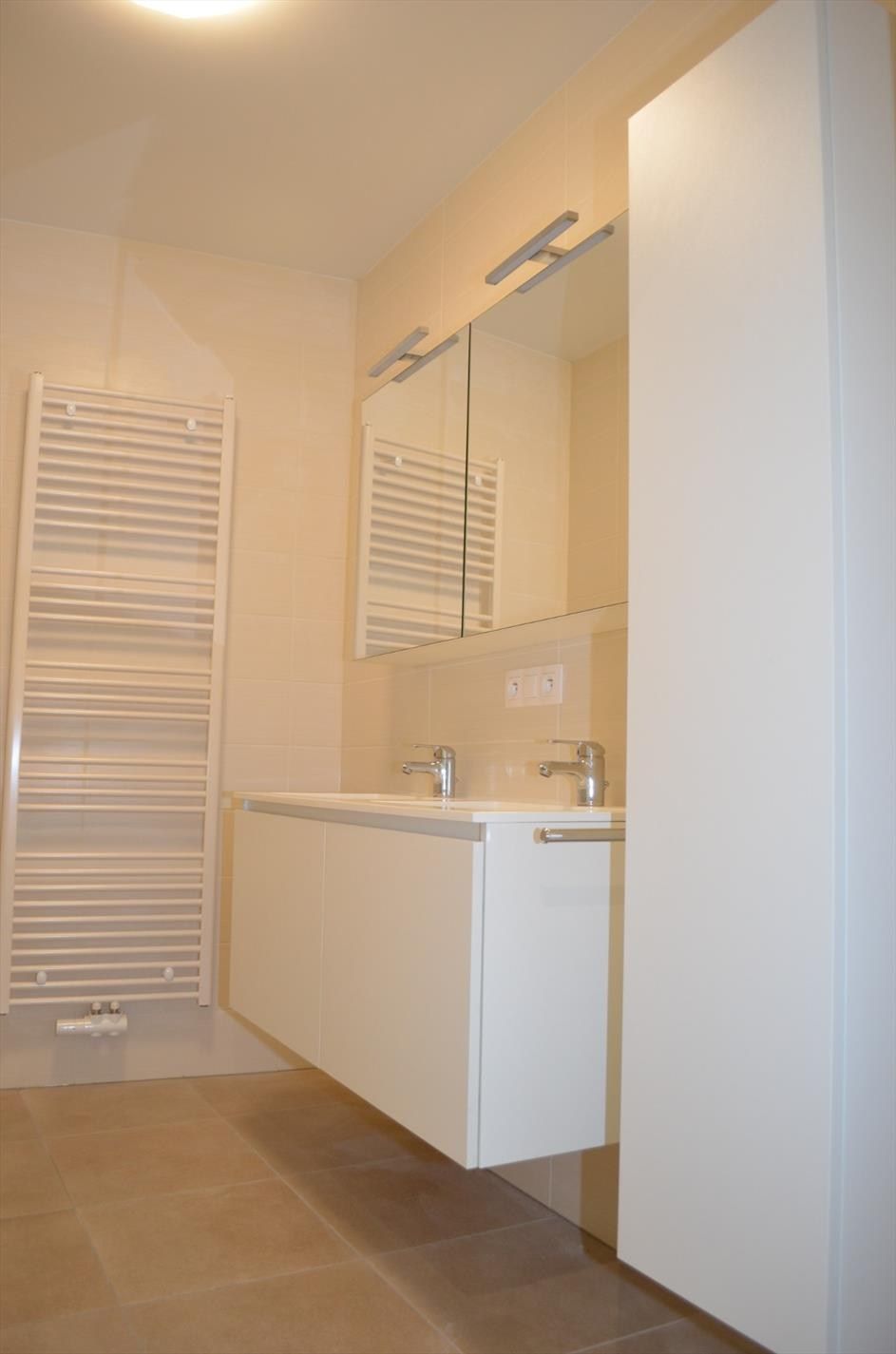 Bijna-enegieneutraal quasi nieuwbouw appartement met drie slaapkamers foto 15