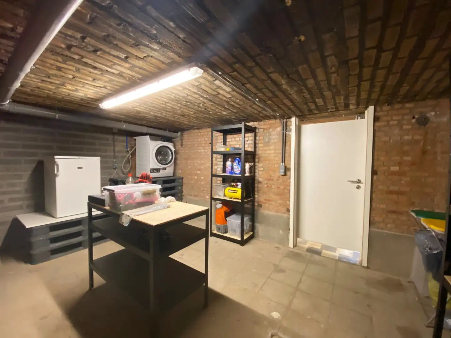 VOLLEDIG GERENOVEERD EN ENERGIEZUINIG APPARTEMENT MET TERRAS EN AUTOSTAANPLAATS! foto 9