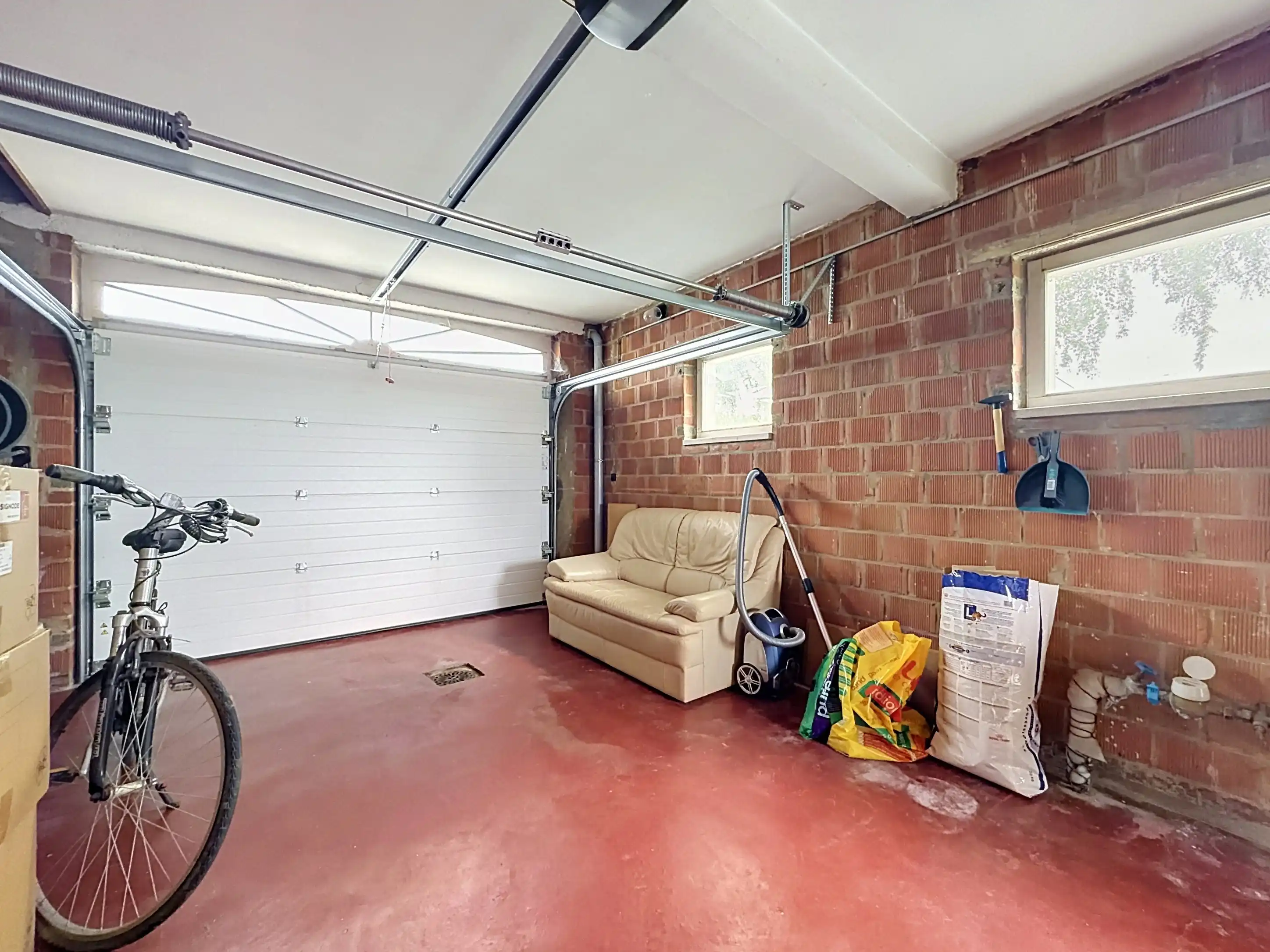 Landelijk gelegen gelijkvloerse villa te huur in Zonnebeke met 2 slaapkamers, garage, grote tuin en prachtig uitzicht! foto 14