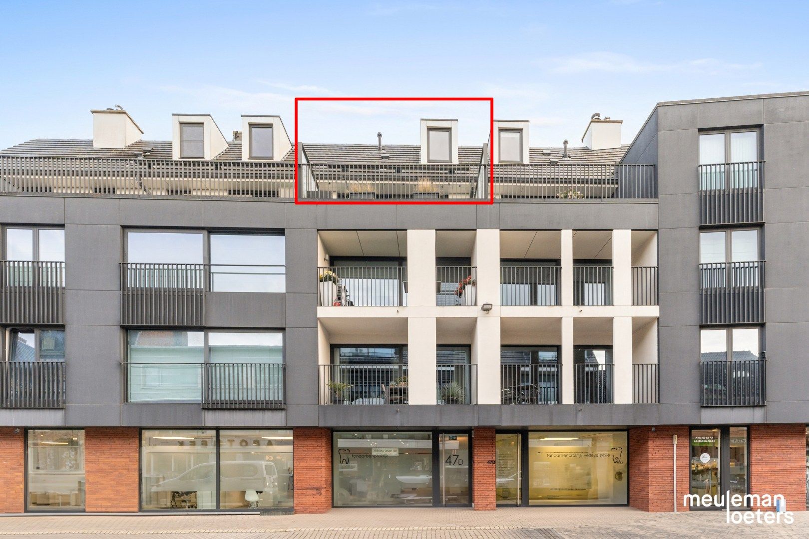 Lichtrijk duplexappartement met ruim terras en garage foto 17