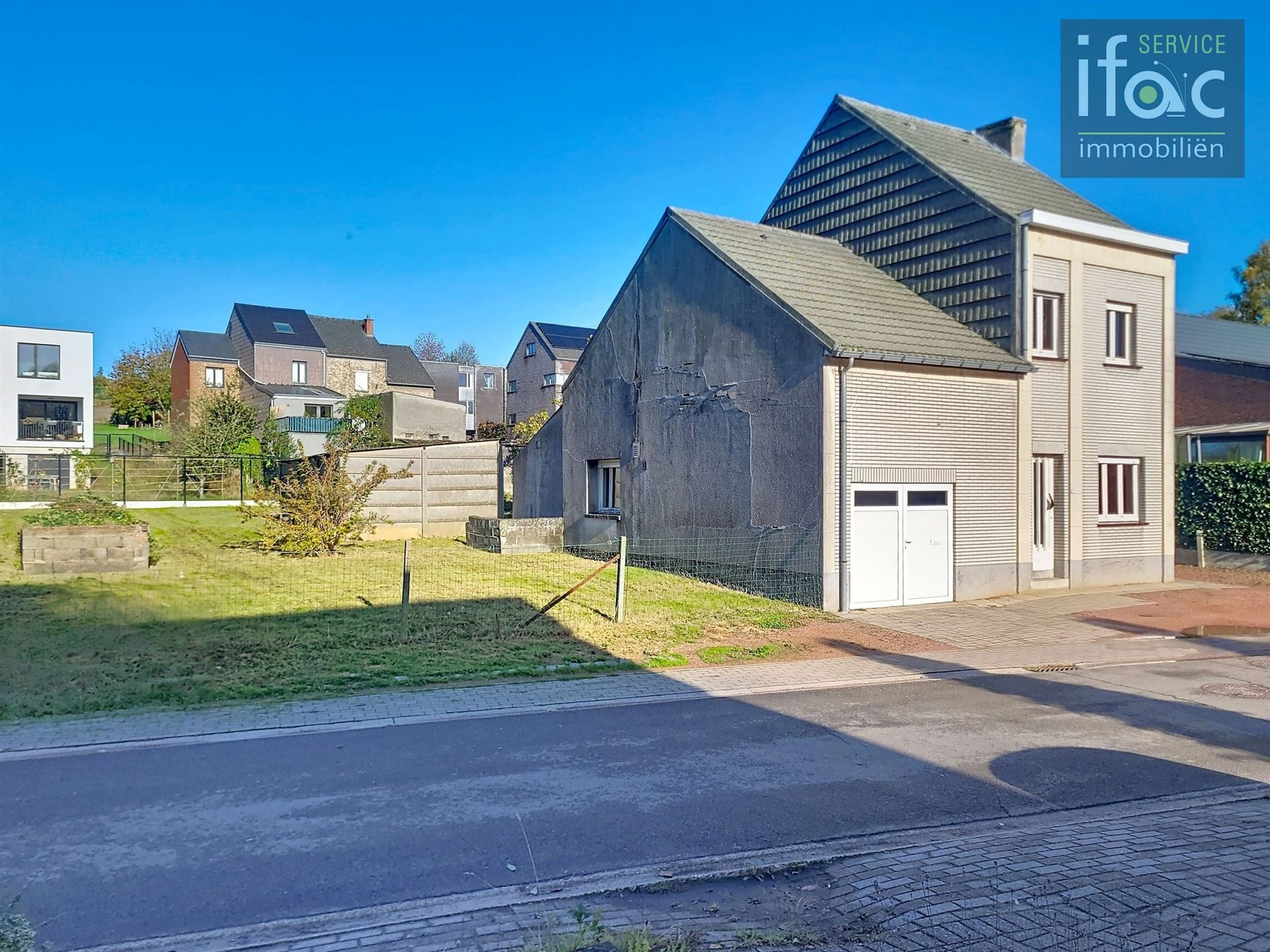 Fantastisch gelegen woning voor totaal renovatie op ±8a 18ca foto 2