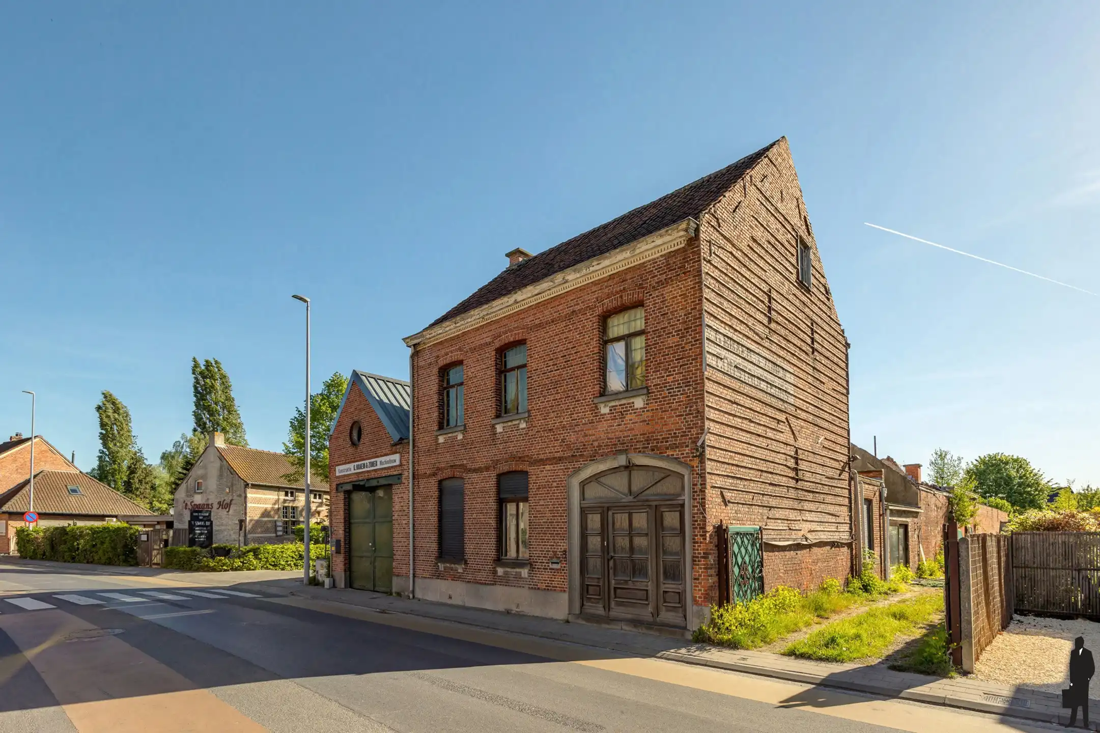 Hoofdfoto van de publicatie: Te renoveren ruime woning met werkplaats