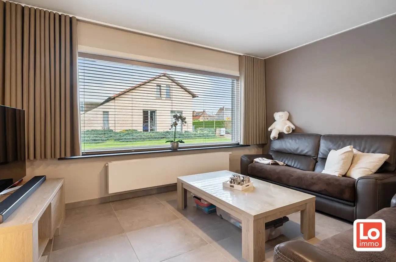 VERKOCHT!! Instapklare halfopen woning met afzonderlijke garage (incl. laadunit) in het hart van Lochristi! foto 4