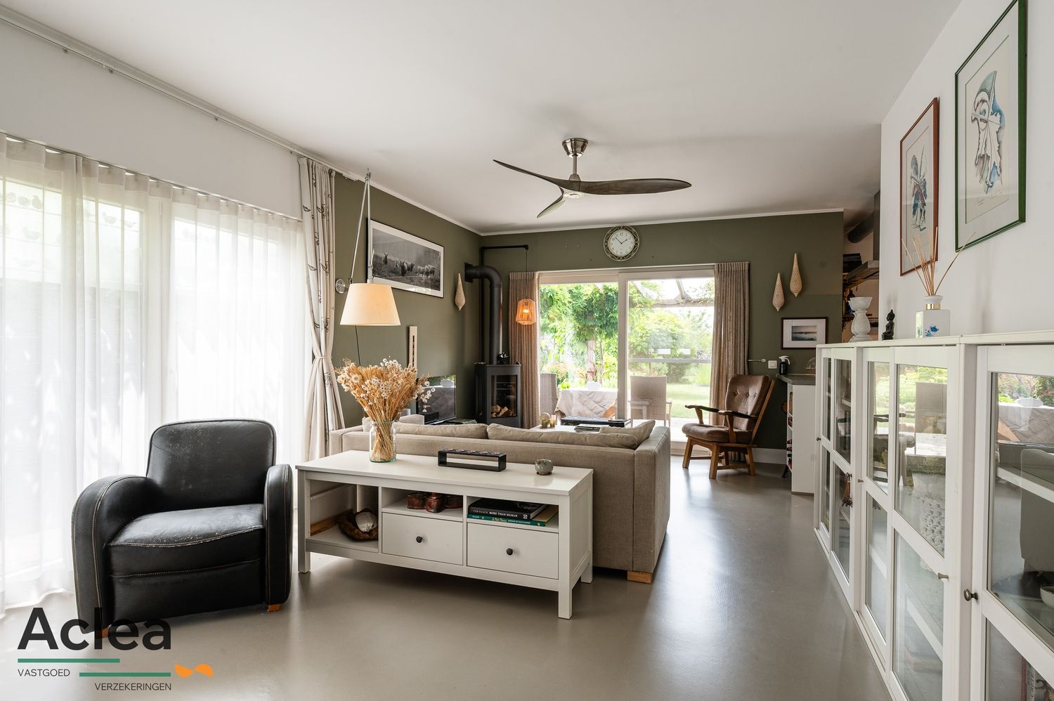 Halfopen bebouwing met weelderige tuin foto 9