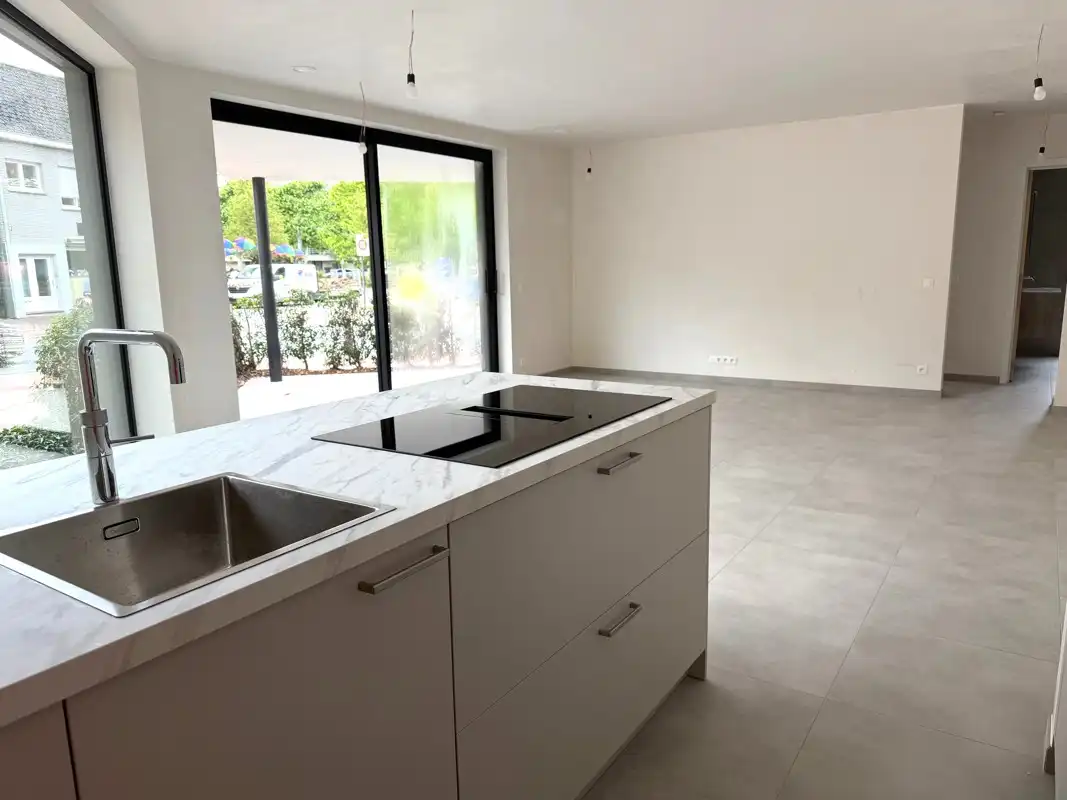 Instapklaar 1 slaapkamer nieuwbouwappartement met ondergrondse parking en berging. foto 5