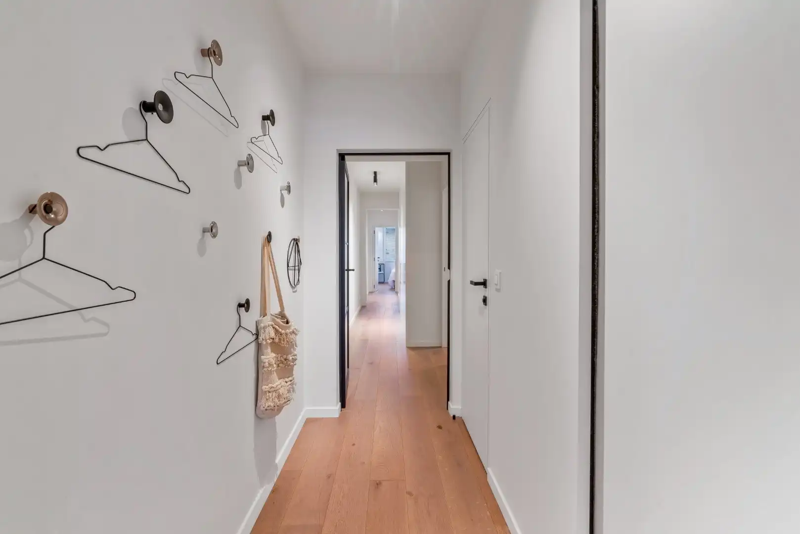 Uitstekend gelegen appartement met 3 slaapkamers in hartje Zoute op de Kustlaan aan de minigolf foto 8