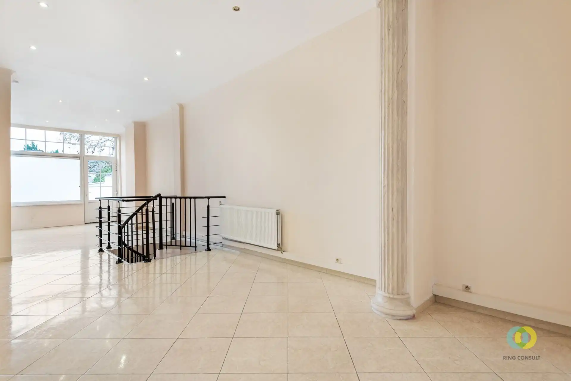 appartement met tuin foto {{pictureIndex}}