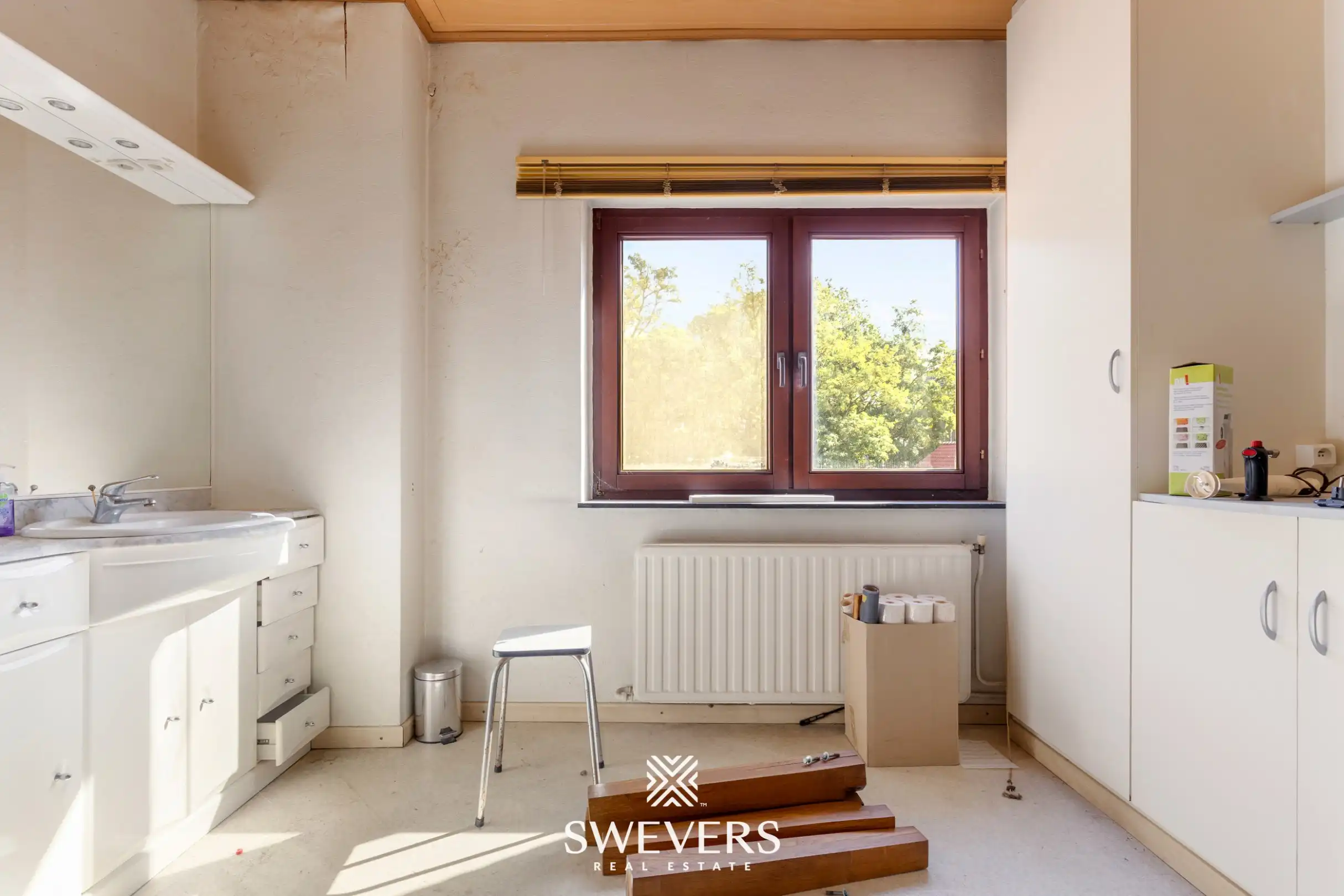 Uitstekend gelegen te renoveren woning met 3 slaapkamers foto 12