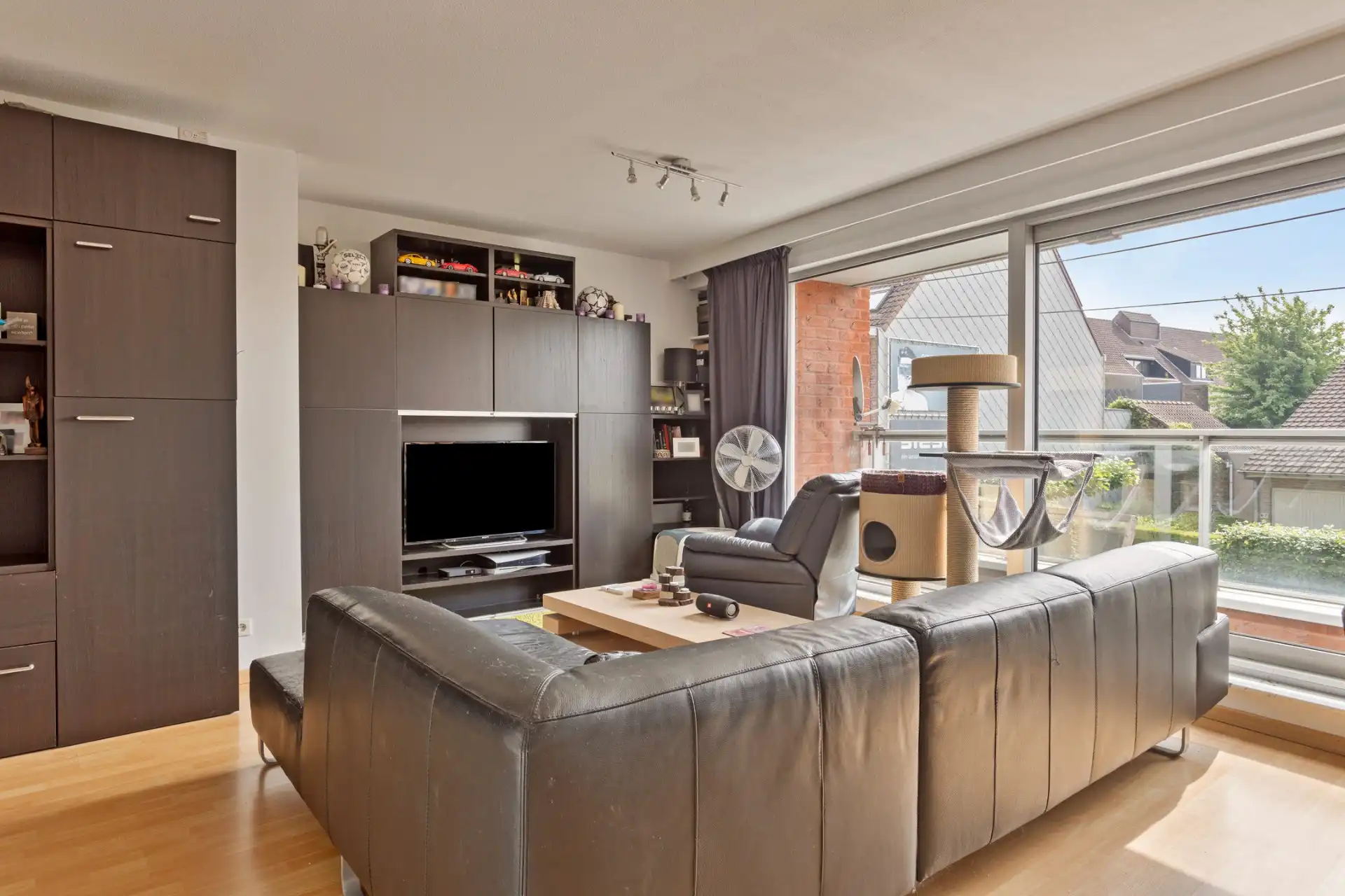 Instapklaar 2 slaapkamer appartement in hartje Waregem foto 4