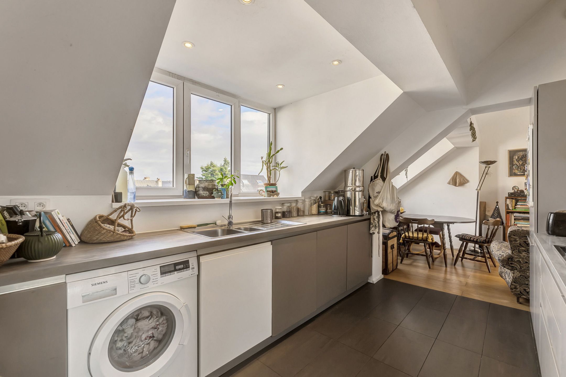 Instapklaar app. met groot terras van 40m² op goede ligging! foto 11