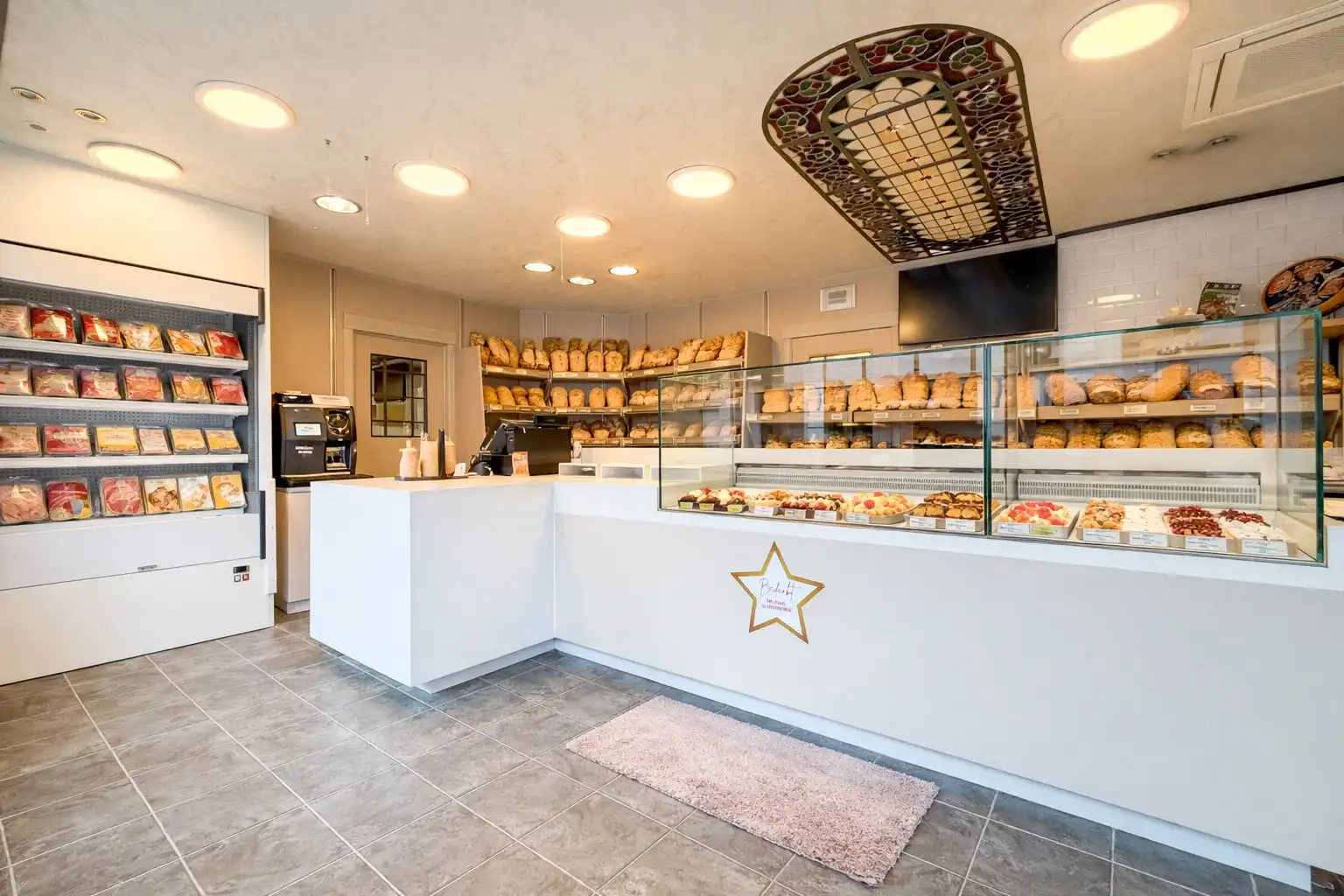 Handelspand bestaande uit winkel met woning, productieatelier en groot magazijn, Torhout foto 2