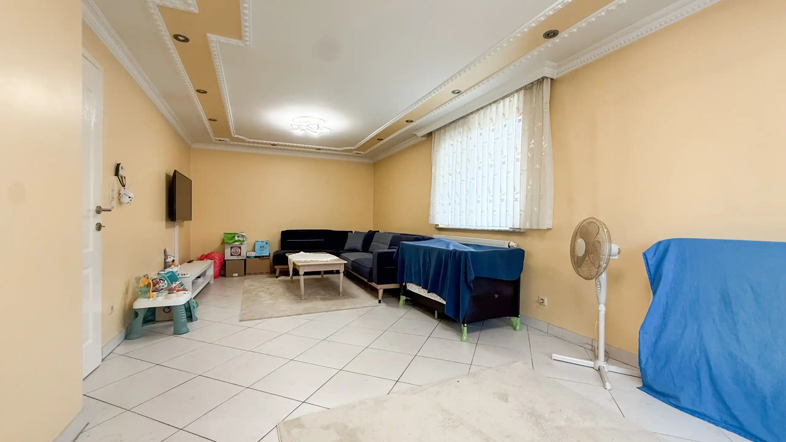 Halfopen woning met tuin, garage en 3 slaapkamers foto 3