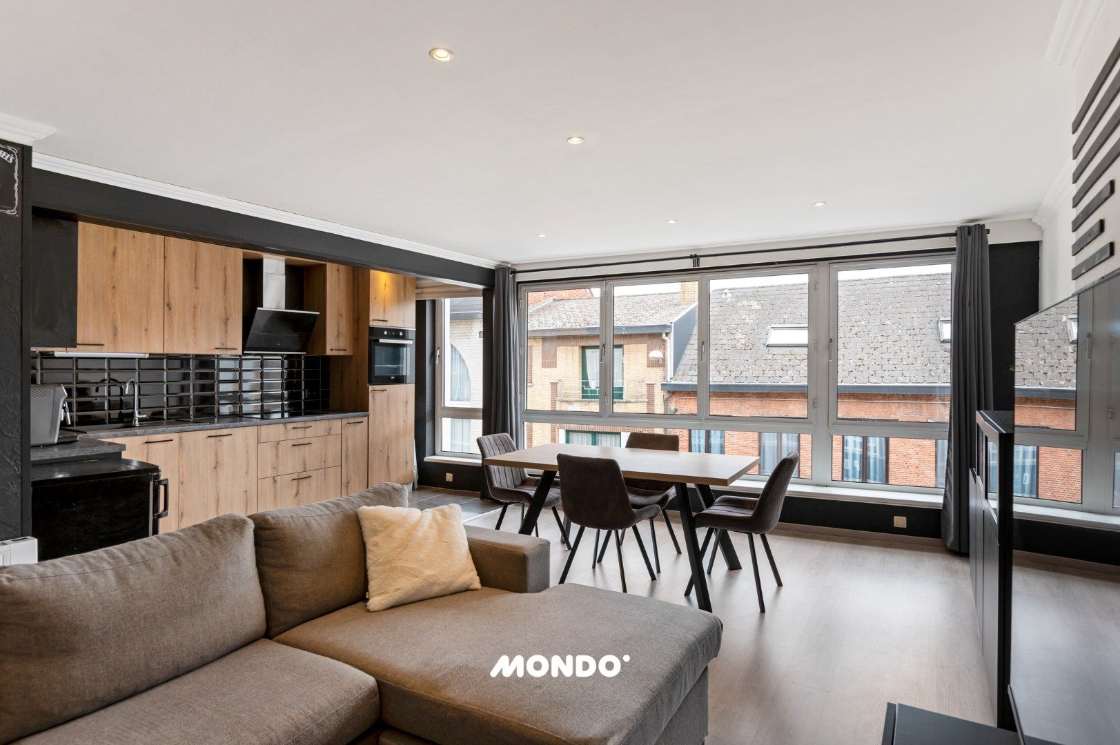 Instapklaar appartement met 2 slaapkamers en terras in centrum Willebroek foto {{pictureIndex}}