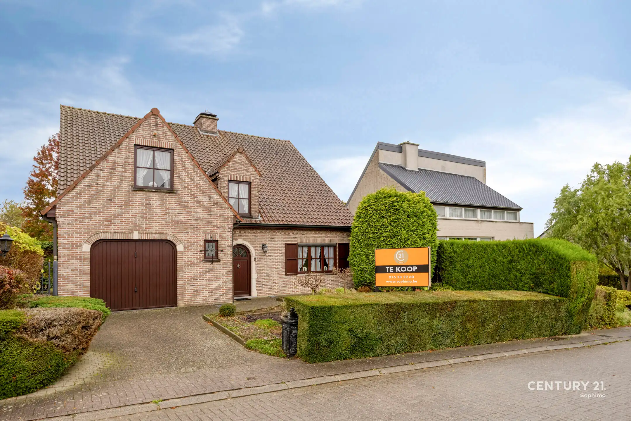 Ruime open bebouwing met 6 slaapkamers foto {{pictureIndex}}