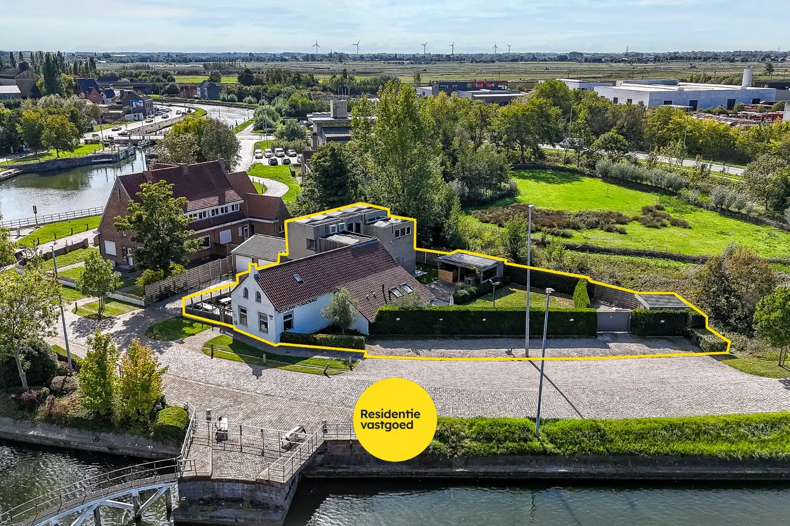 Te koop: Restaurant met woonst op toplocatie – Plassendale, Oostende foto {{pictureIndex}}