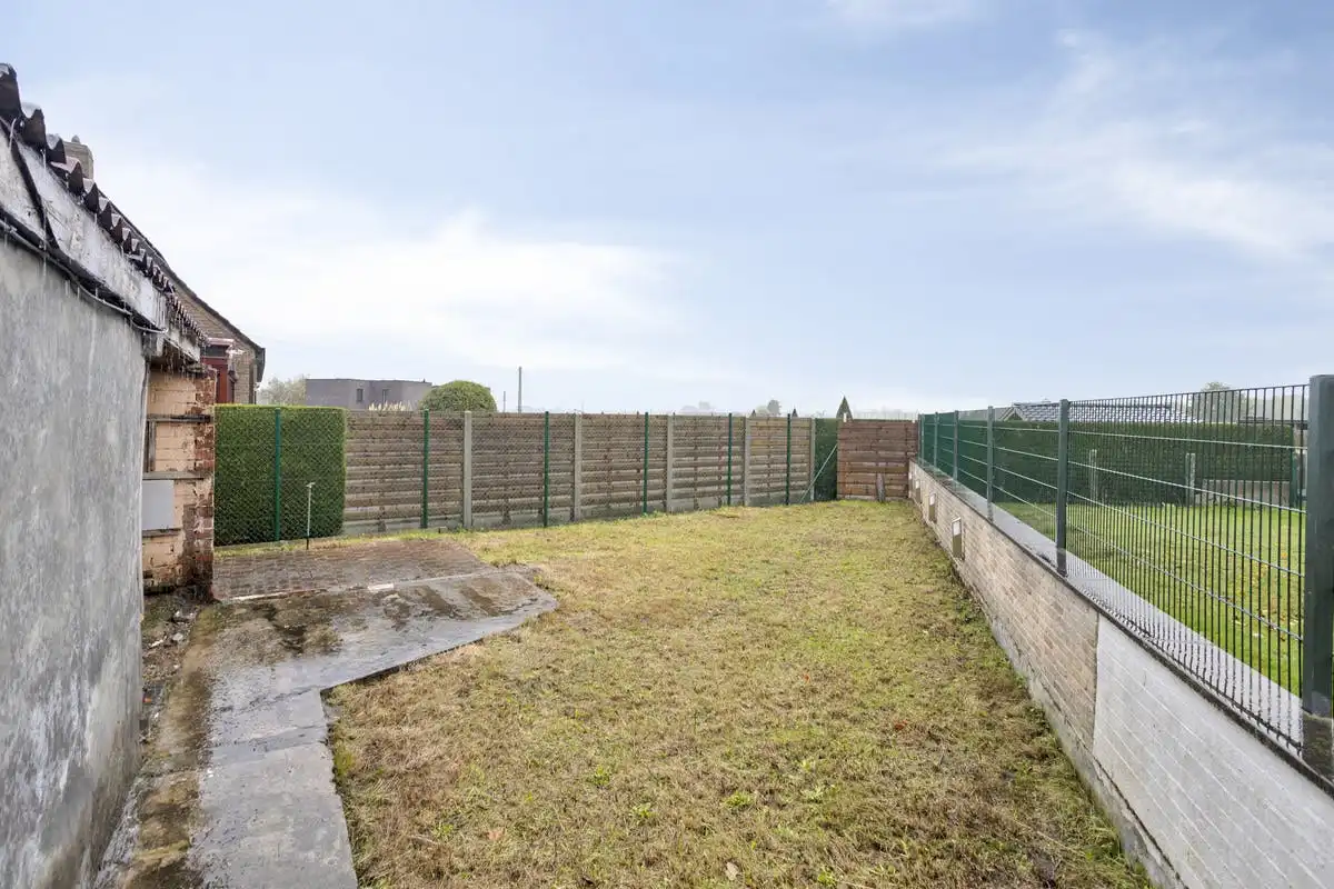 Te renoveren huis te koop met garage in Aartrijke foto 4