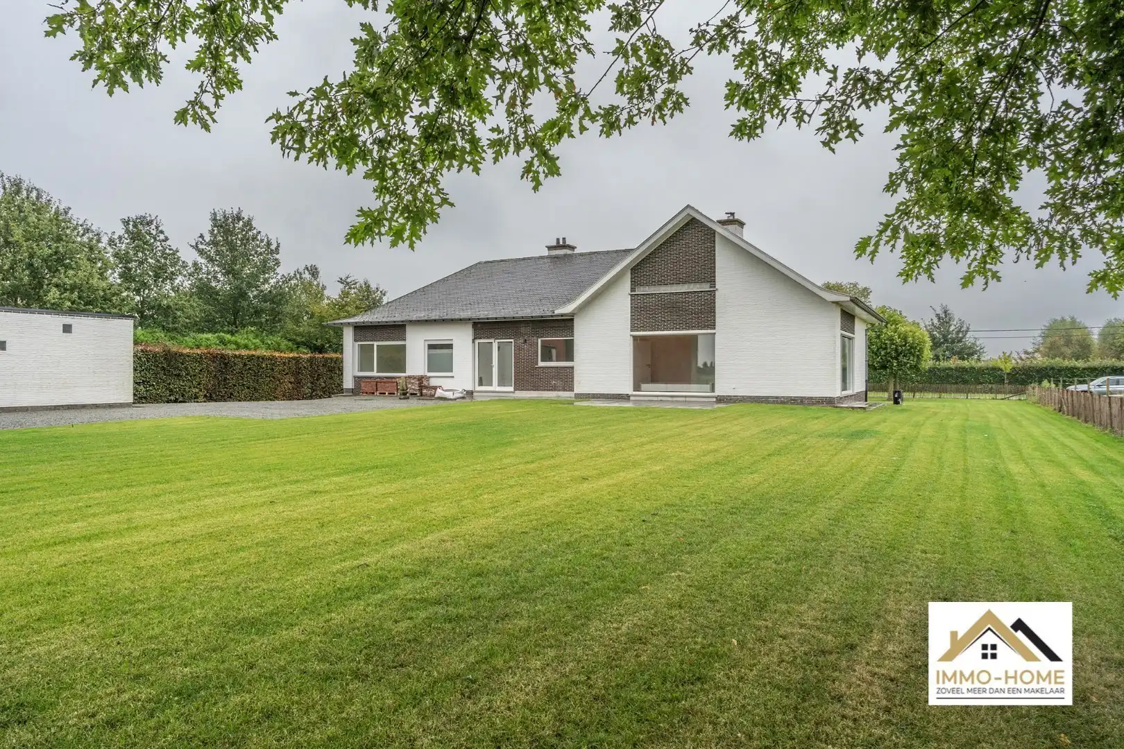 riante woning MET magazijn in alle rust foto {{pictureIndex}}