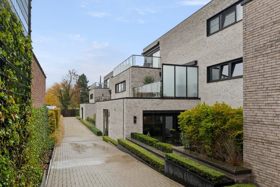 MODERN GELIJKVLOERS APPARTEMENT MET TERRAS EN STAANPLAATS IN SINT-TRUIDEN foto 3
