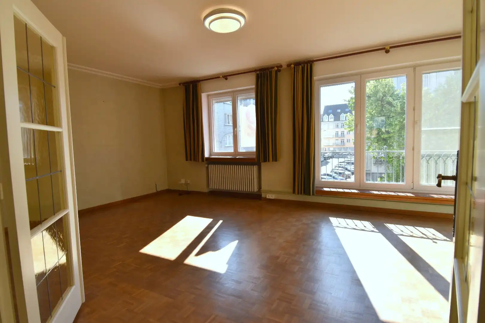 Ruim 3-slaapkamer appartement met garage in hartje Kortrijk foto 2