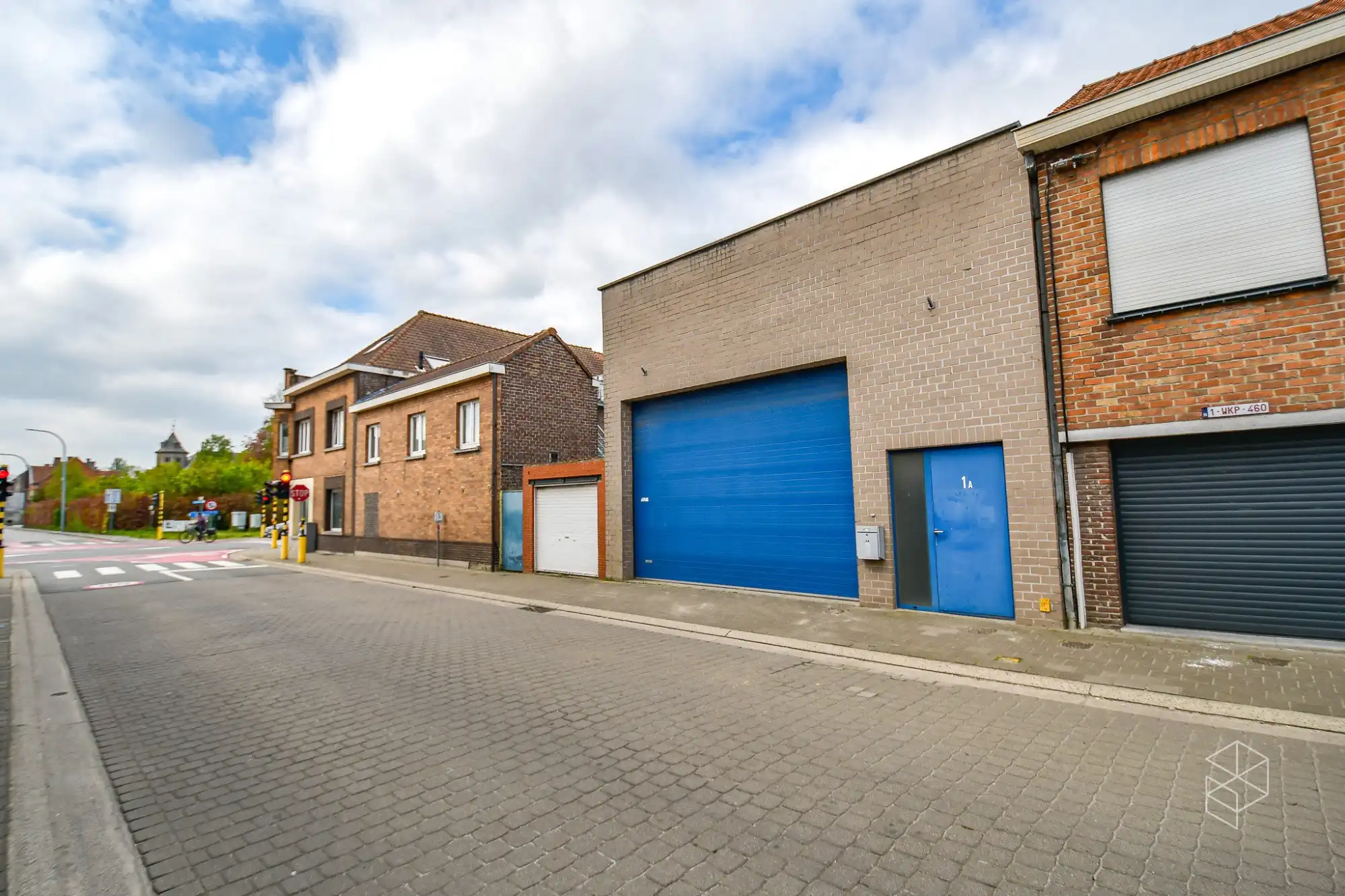 Ruime loods met kantoor ruimte (249m²) te Maldegem foto {{pictureIndex}}