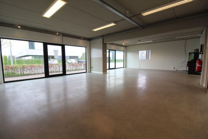 Bedrijfsgebouw op strategische ligging te huur in Roeselare(Beveren) foto 8