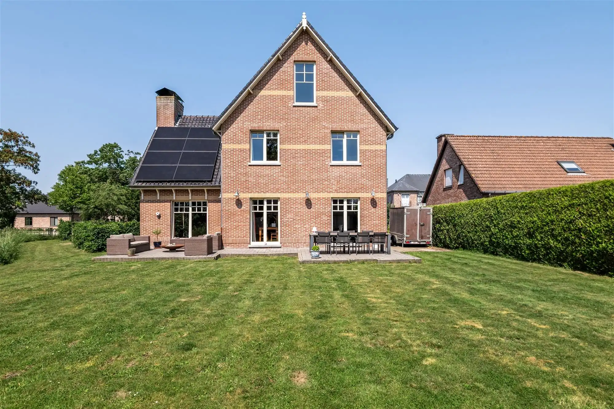 Elegante herenwoning met 4 slaapkamers, ruime zolder en zonnige tuin in Koningshooikt foto 3