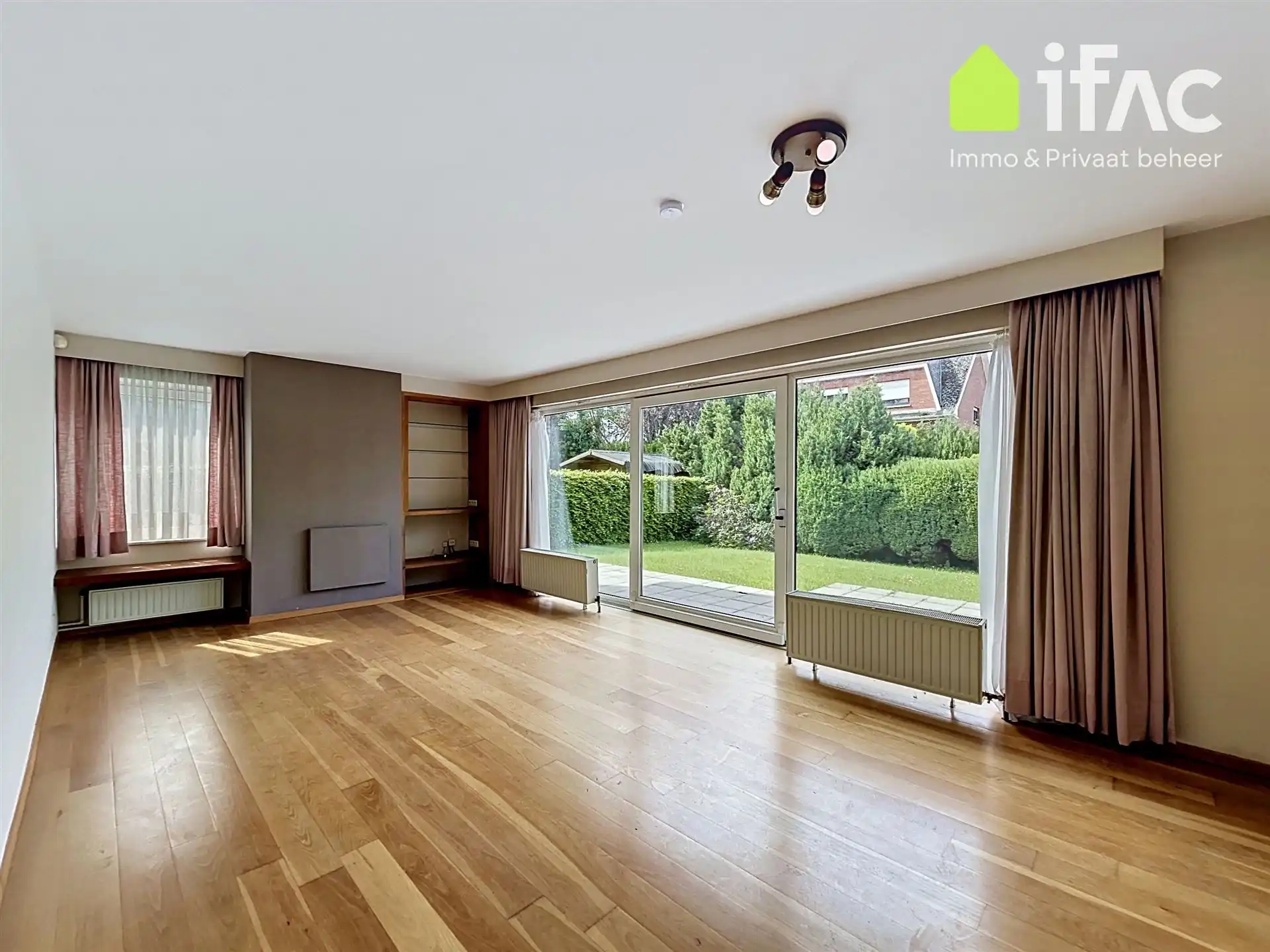 Goed gelegen 3 slaapkamer villa - vlakbij Park en centrum  foto 3