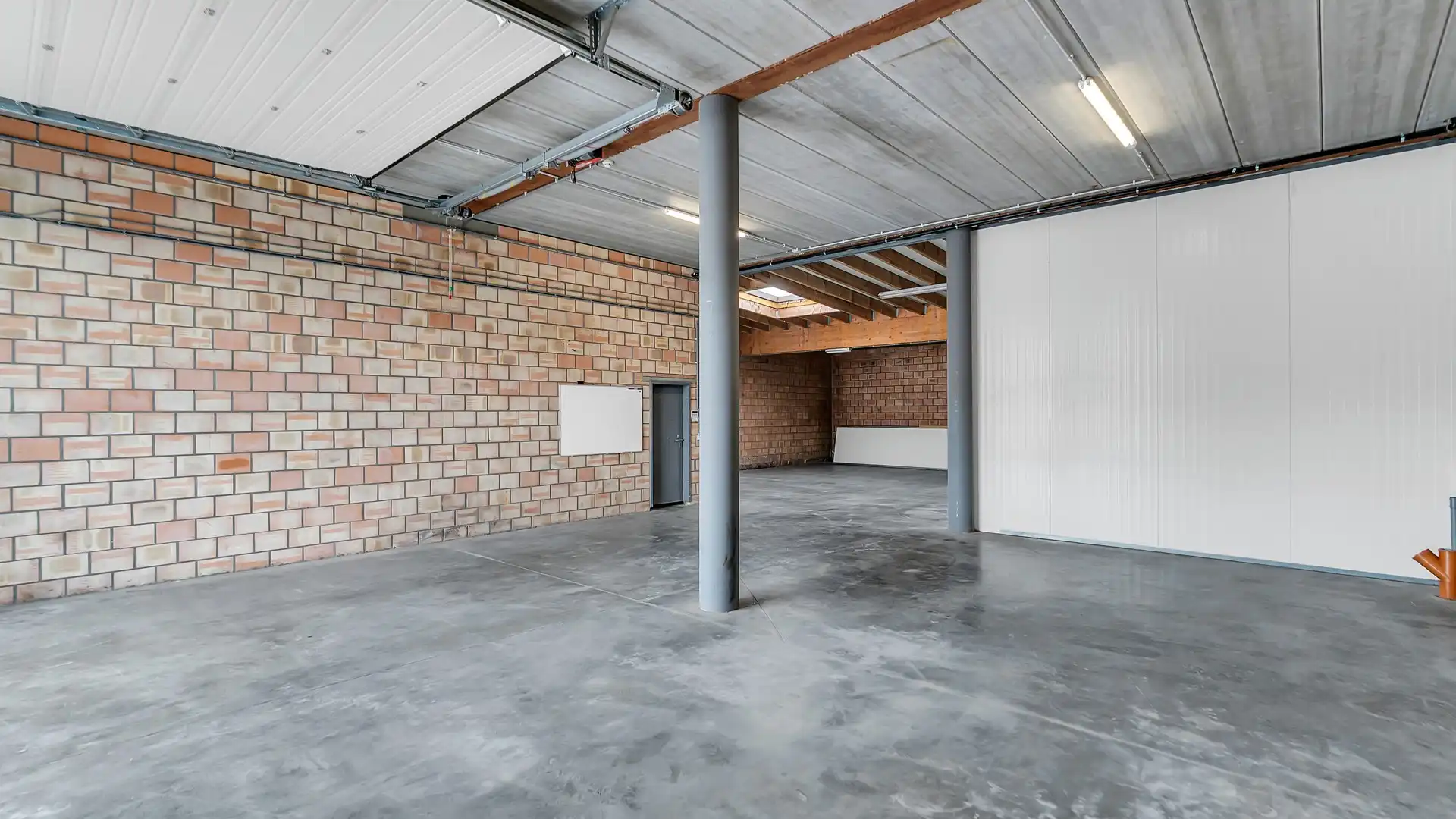 Multifunctioneel KMO-pand met magazijn en woongelegenheid te As foto 16