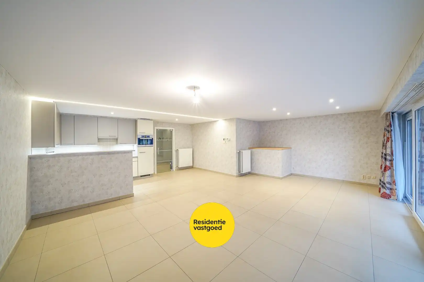 Instapklaar appartement met 2 terrassen te Mariakerke foto 2