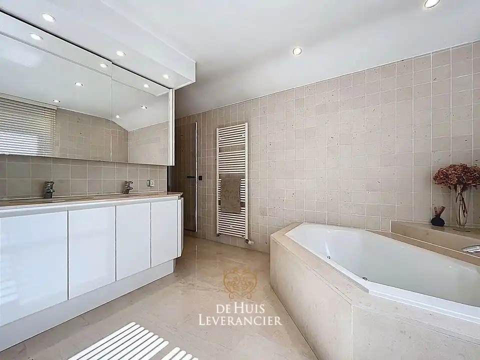 Exclusieve villa op uitzonderlijk perceel van 1 767 m², grenzend aan natuurgebied foto 50
