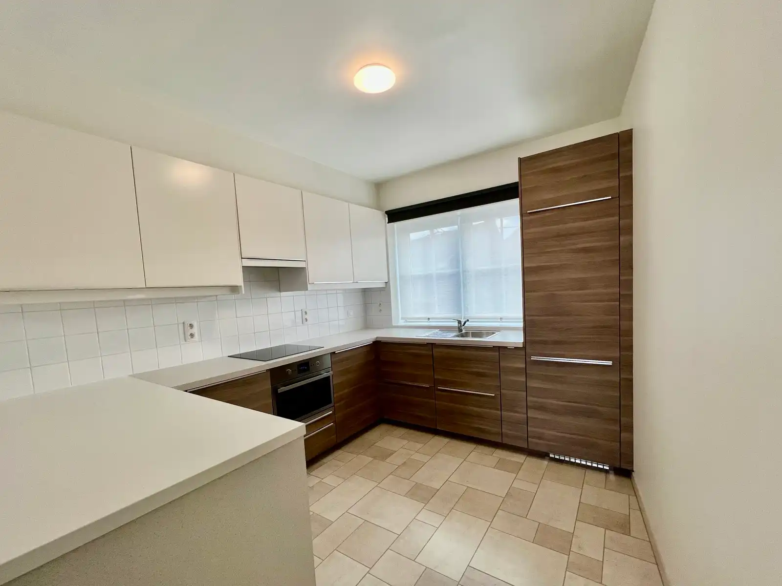 Ruime woning met 6 slk, 2 badk, 2 keukens en dubbele garage foto 23
