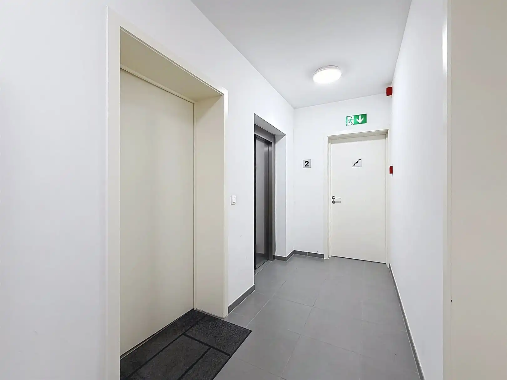 Instapklaar appartement 2de V, kelder en autostaanplaats foto 6