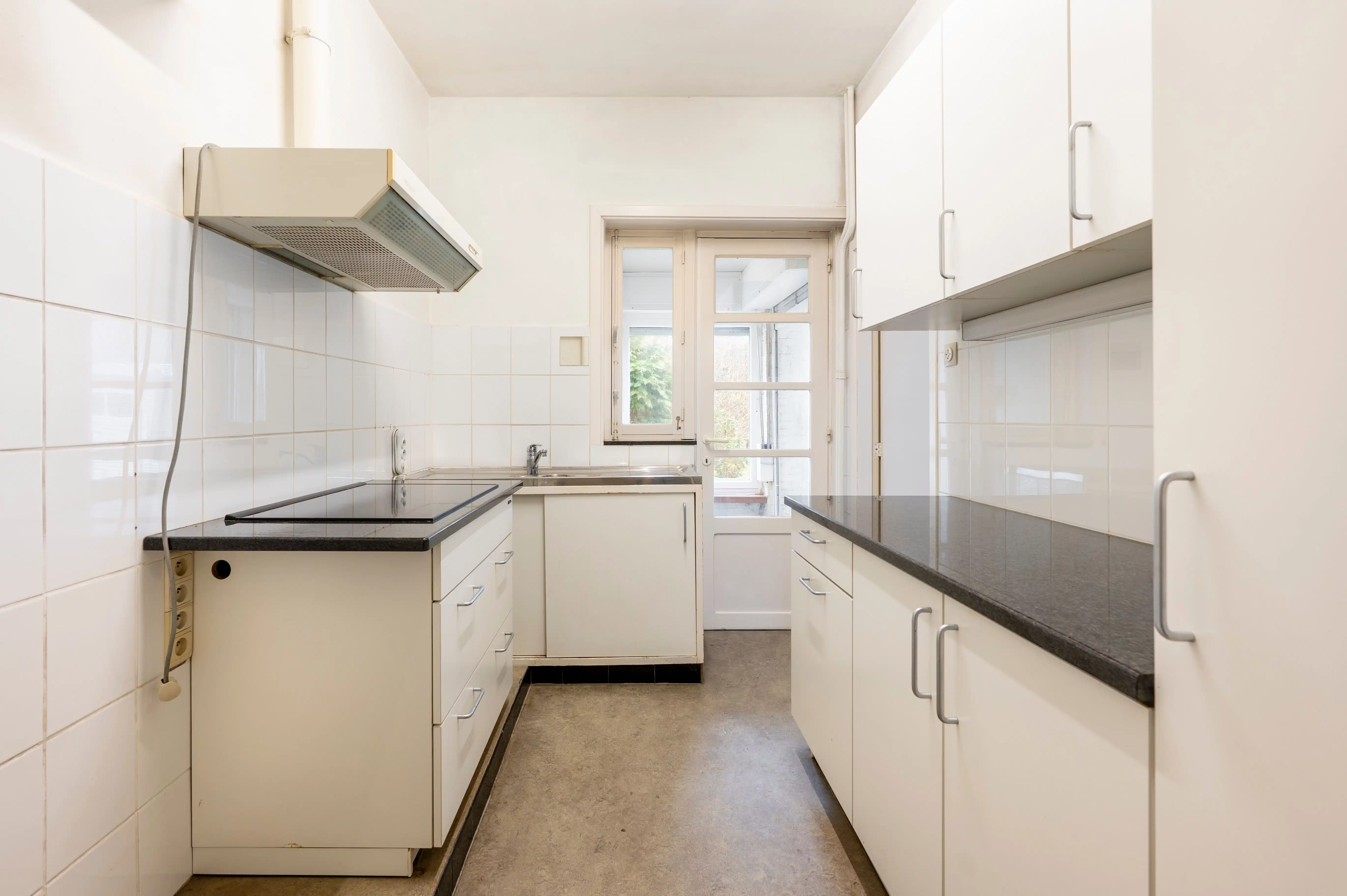 Halfopen bebouwing met veel potentieel, zonnige tuin en garage in Kapellen! foto 7