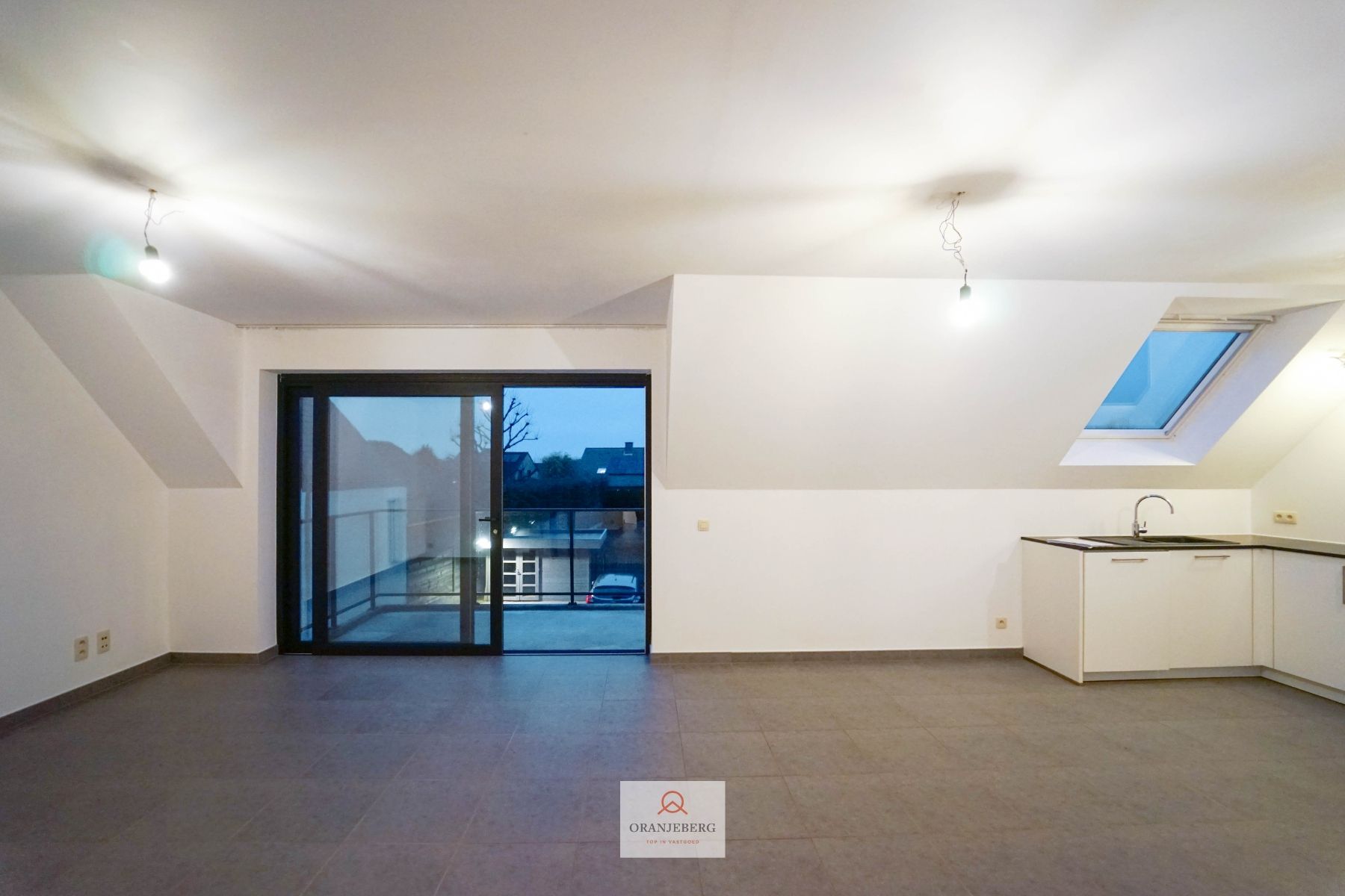 2 slaapkamerappartement met terras en 2 autostaanplaatsen foto 4