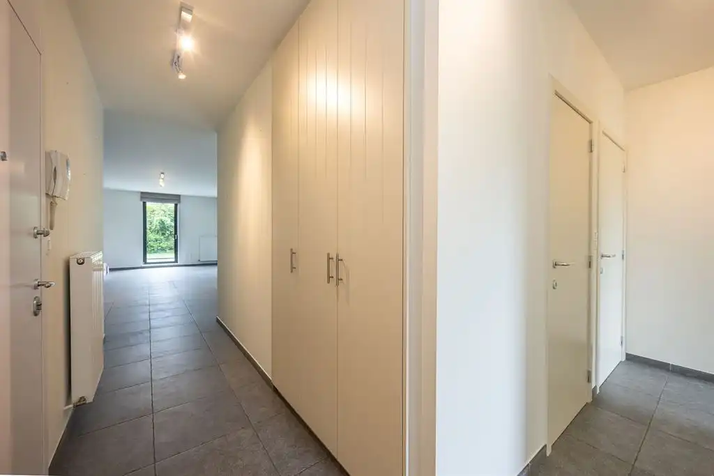 Instapklaar gelijkvloers appartement met tuin foto 3