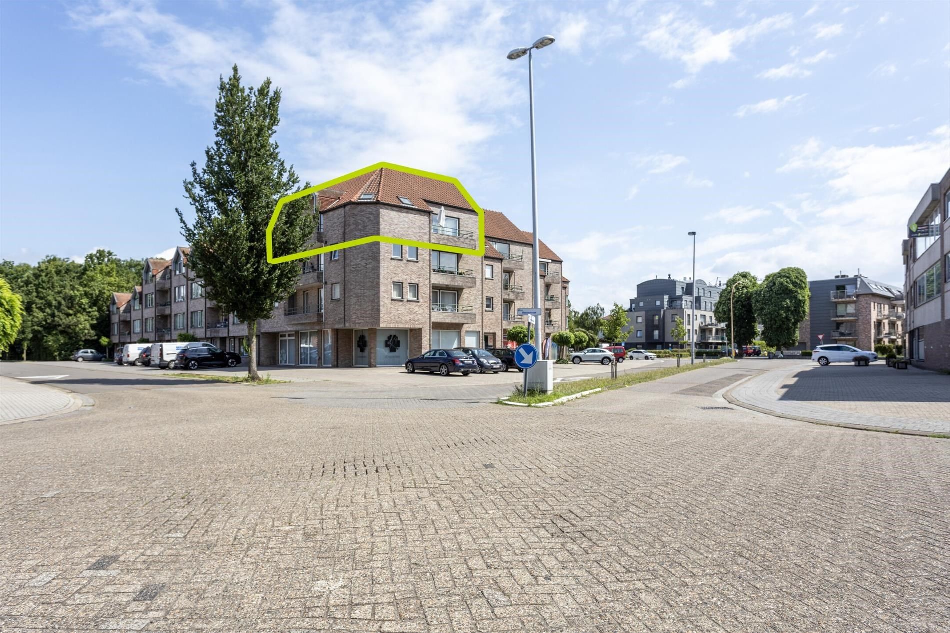  Zeer ruim (210 m²!) appartement met 3 slpks nabij het centrum van Mol ! foto 1