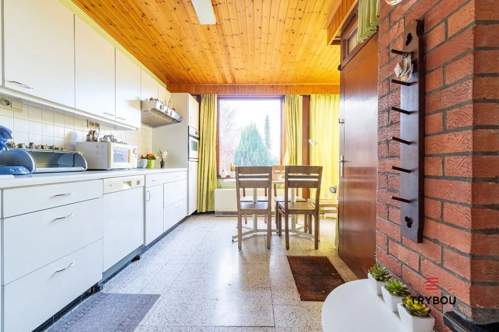 Tijdloze woning met veel mogelijkheden op ruim perceel foto 8