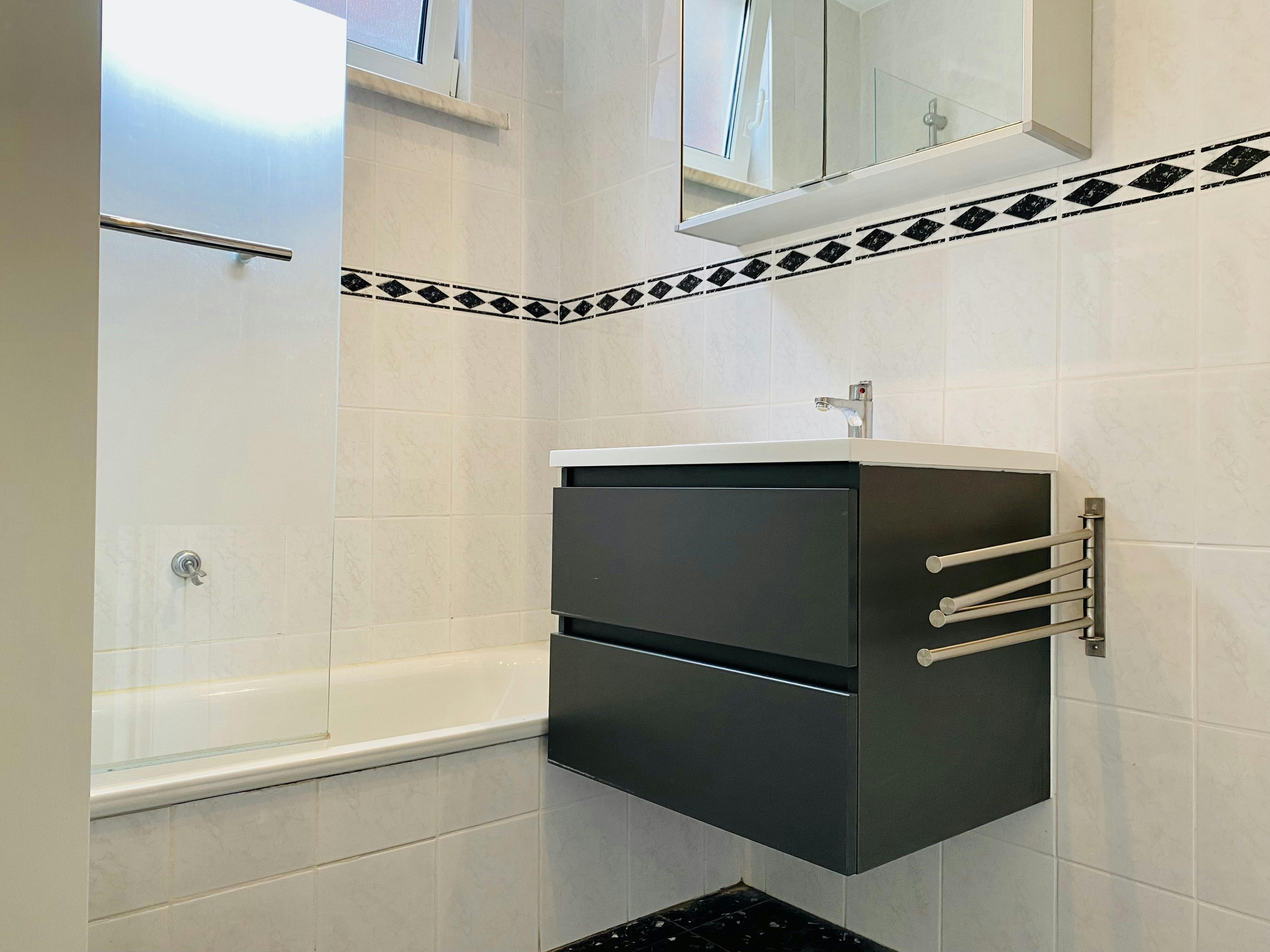 TE HUUR: appartement met 3 slaapkamers in Hasselt centrum foto 8