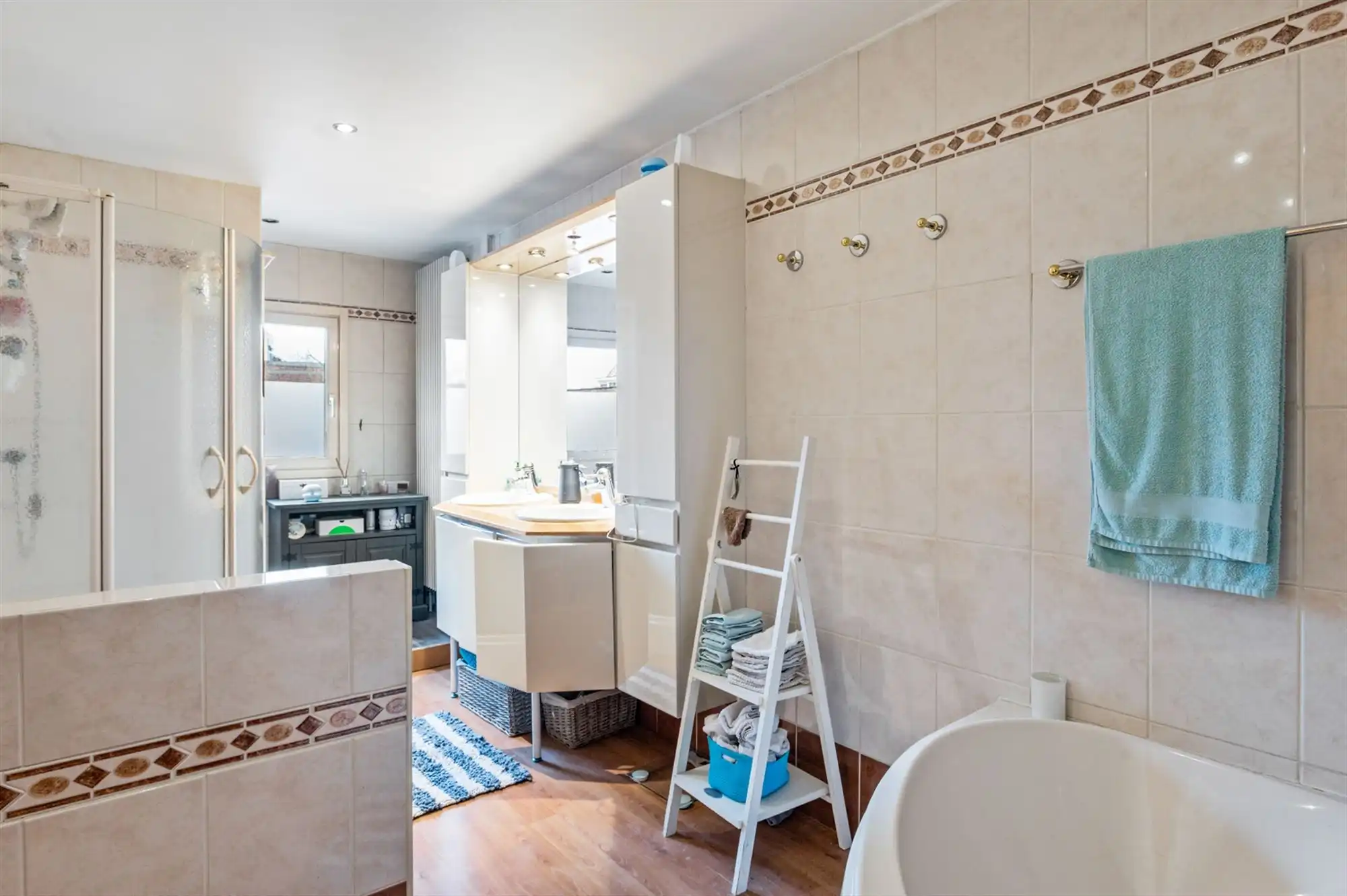 Opbrengsteigendom in handelshart van Merksem aan het plein! foto 11