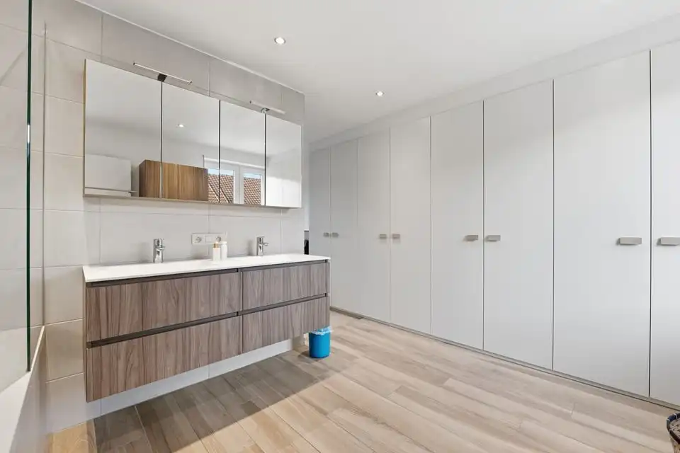 KNAPPE, ENERGIEZUINIGE GEZINSWONING MET GARAGE EN TUIN IN TONGEREN foto 17