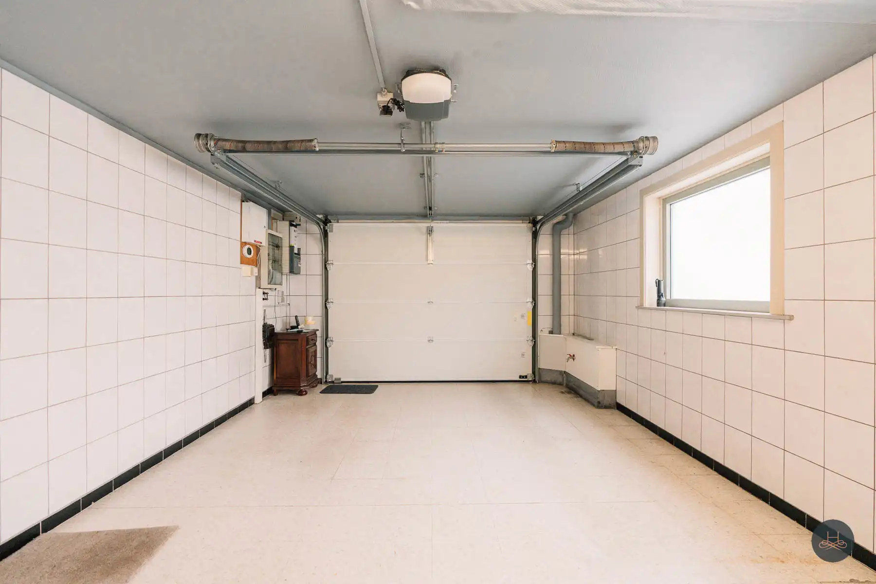 Charmante open bebouwing met grote garage en groene tuin foto 20