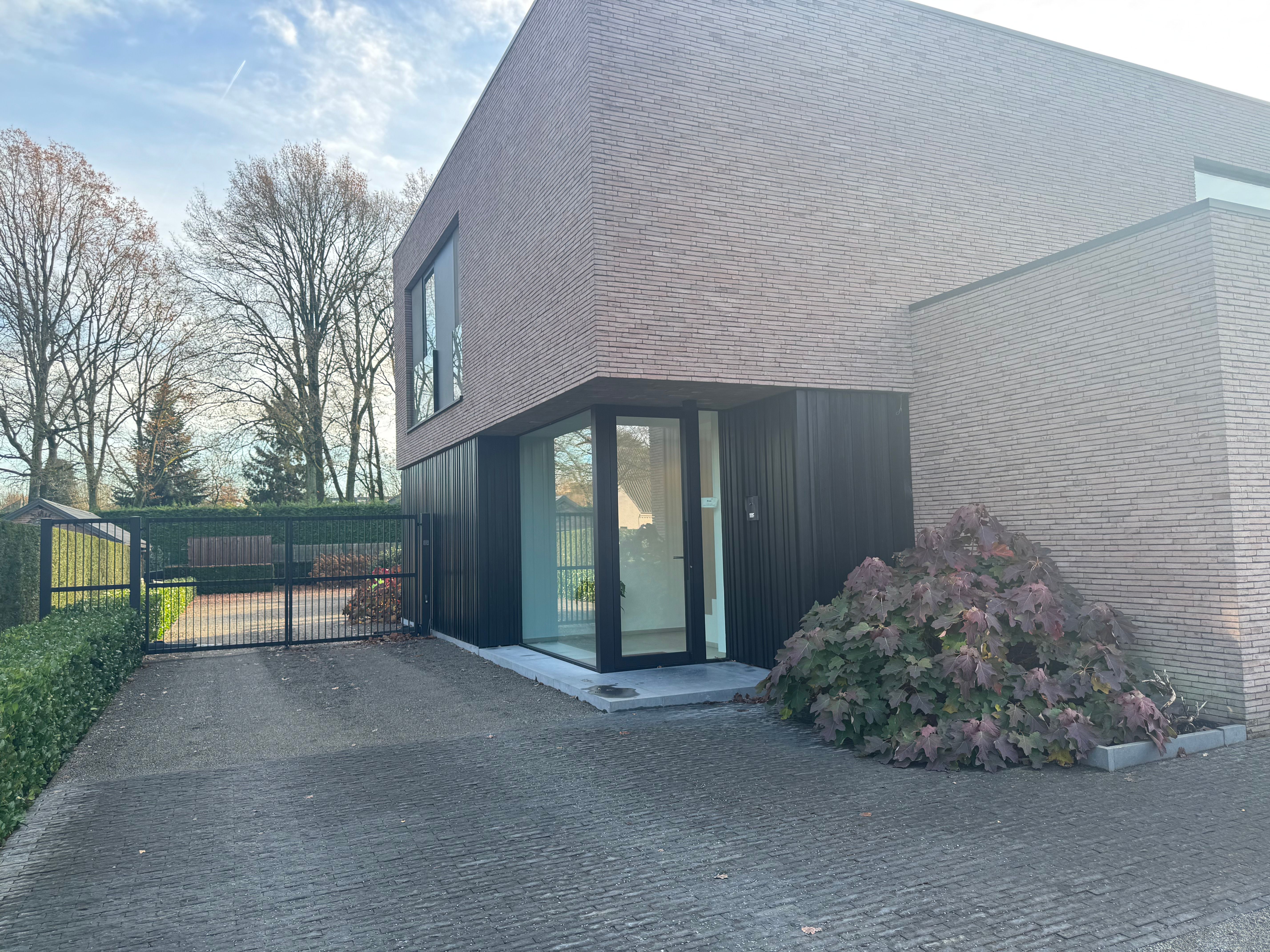 Gezellig appartement met 1 slaapkamer en een groot terras in Genk foto 2