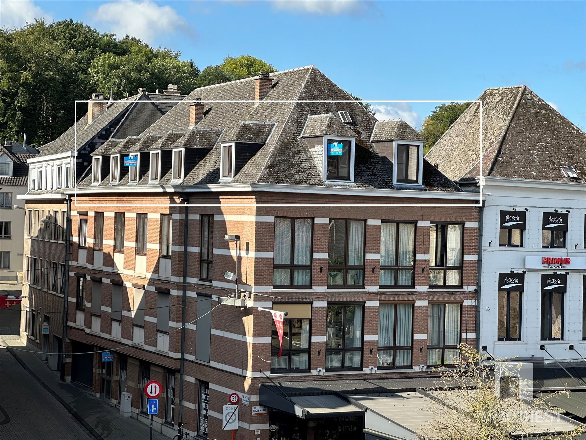 Knap appartement met 3 slpks op de markt van Diest (124m²)! foto {{pictureIndex}}