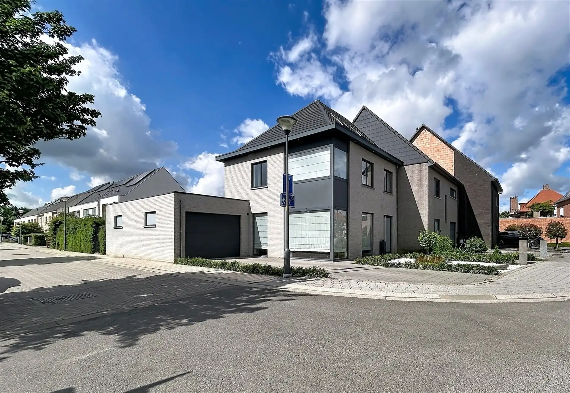 Energiezuinige gezinswoning met 3 slaapkamers en garage op toplocatie foto 2