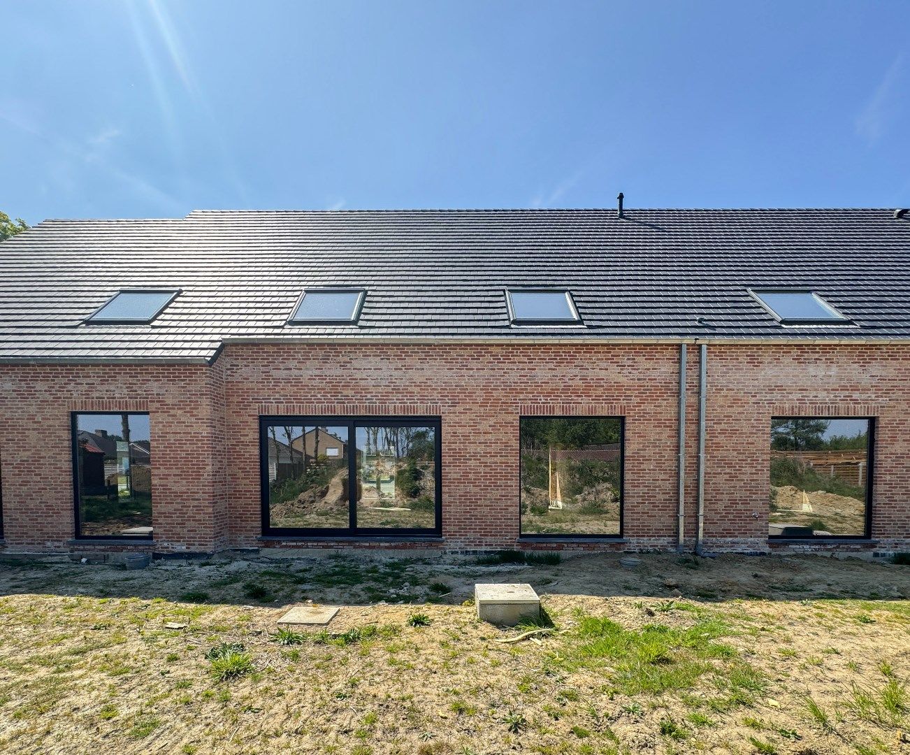 Ruime 3-slaapkamer woning op boogscheut van centrum Eernegem foto 2